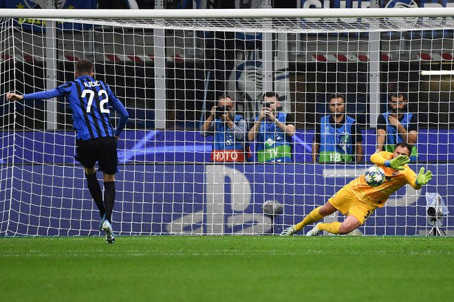 Josip Iličić je bil osmoljenec tekme v Milanu, saj je zastreljal enajstmetrovko v 16. minuti, za nameček je Atalanta izgubila po golu Šahtarovega Izraelca Manora Solomona v 95. minuti. FOTO: AFP