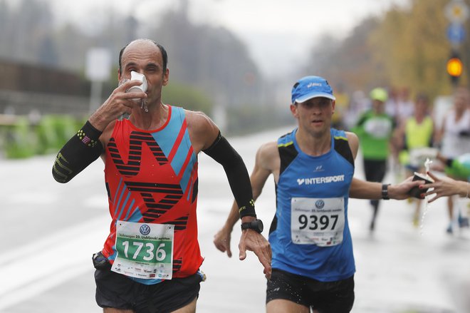 Večina dobrih tekačev v zadnjih tednih pred maratonom prehrane skoraj ne spreminja. Foto Leon Vidic/Delo