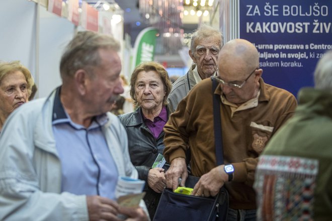 Nujno treba izboljšati položaj in preprečevati nadaljnje širjenje diskriminacije starejših, so opozorili tudi na Zvezi društev upokojencev Slovenije (ZDUS) ob dnevu starejših. Foto Voranc Vogel