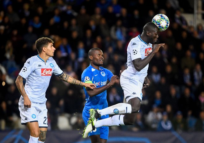 Napolijev branilec Kalidou Koulibaly je svoje obrambne naloge opravil brez napak, njegovi kolegi v napadu pa so streljali s praznimi naboji. FOTO: AFP