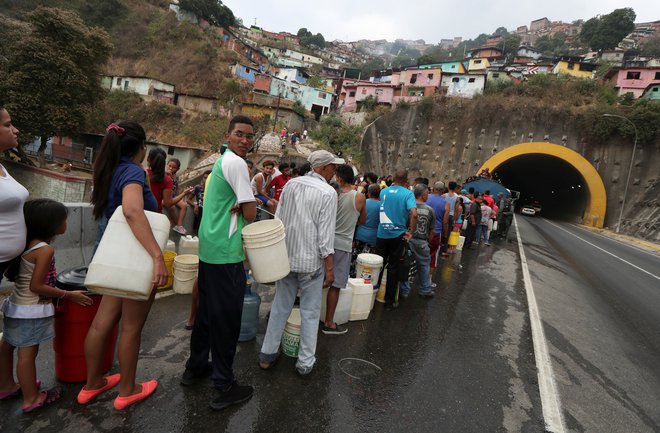 Politična, gospodarska in socialna kriza je v Venezueli prizadela vse sloje prebivalstva. Foto: Ivan Alvarado/Reuters