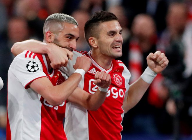 Hakim Ziyech in Dušan Tadić tudi v novi sezoni ostajata glavna aduta Ajaxa v ligi prvakov. FOTO: Reuters