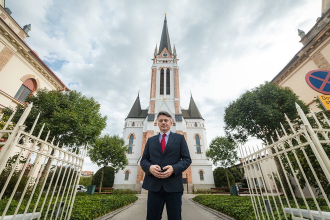 Z izvolitvijo Leona Novaka se sedež škofije iz Ljubljane znova vrača v Prekmurje. Foto Jure Banfi