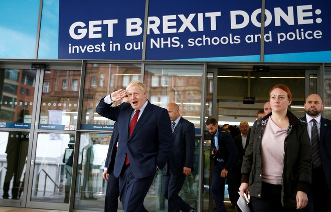 Po mnenju evopske komisije se mora &raquo;premakniti&laquo; Združeno kraljestvo, ne EU27. FOTO: Reuters