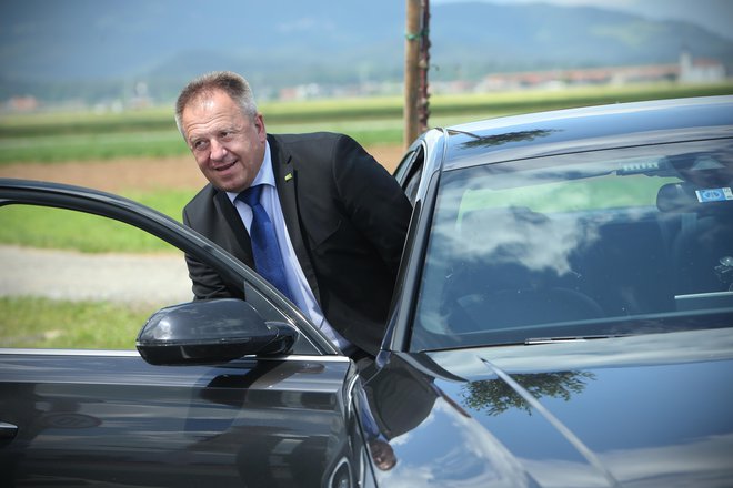 &raquo;Menim, da imamo še nekaj možnosti, da ohranimo tudi kakšno slovensko poslovno banko in jo naredimo močnejšo,&laquo; ocenjuje gospodarski minister Zdravko Počivalšek. Bo v slovenskem bančnem stebru pristala tudi Delavska hranilnica? FOTO: Jure Eržen/Delo