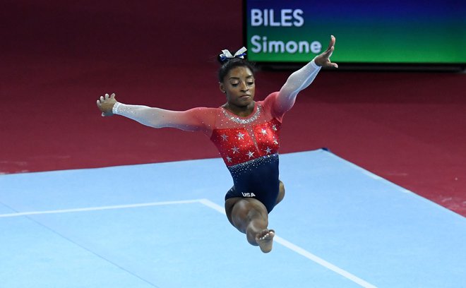Simone Biles je zdaj sama na vrhu med telovadkami po številu kolajn s svetovnih prvenstev. FOTO AFP