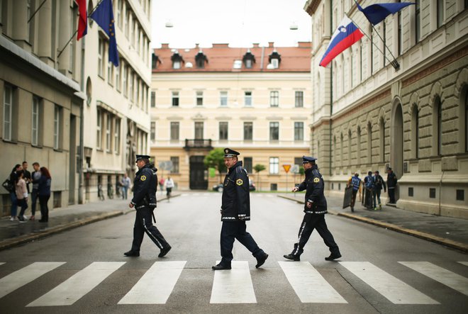 Bodo na Gregorčičevi še naprej korakali k levi sredini ali se bodo obrnili proti desni? FOTO: Jure Eržen/Delo