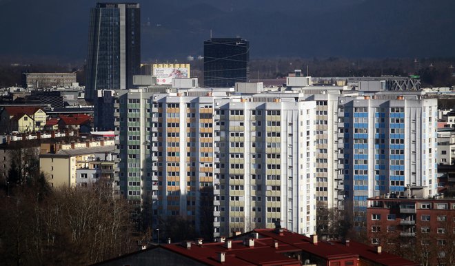 Koliko je stanovalcev v kakšnem bloku, je težko ugotoviti. FOTO: Roman Šipić/Delo