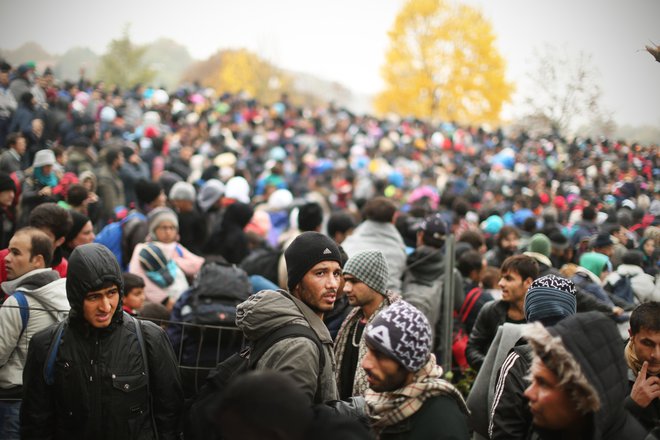 Povečani migracijski tok ne more biti razlog za omejitev sprejemanja prošenj za azil. FOTO: Jure Eržen/Delo