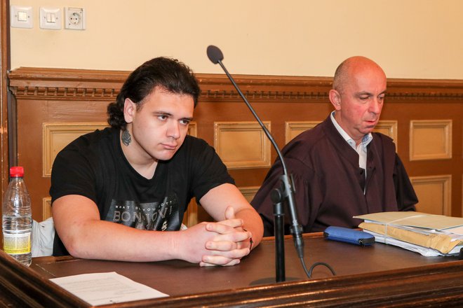 Stefan Cakić se je sprijaznil s pravnomočno sodbo, njegov zagovornik Gorazd Fišer ni vložil zahteve za varstvo zaoknitosti. FOTO: Marko Feist