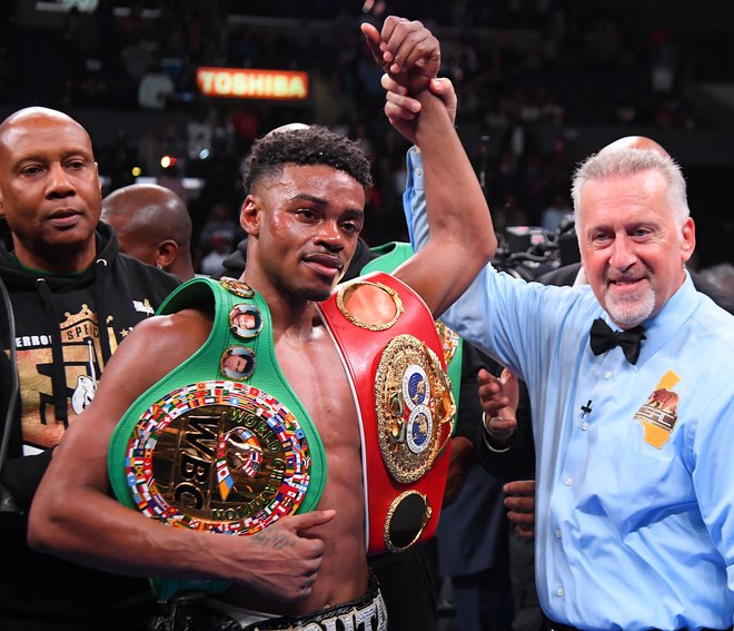 Errol Spence (na fotografiji) je 28. septembra premagal Shawna Porterja ter ubranil šampionska pasova združenj IBF in WBC. FOTO: AFP