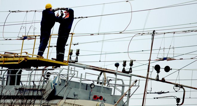 Elektrika bi se v prihodnje lahko močno podražila. To bi prizadelo tako gospodarstvo kot gospodinjstva. Foto Roman Šipić