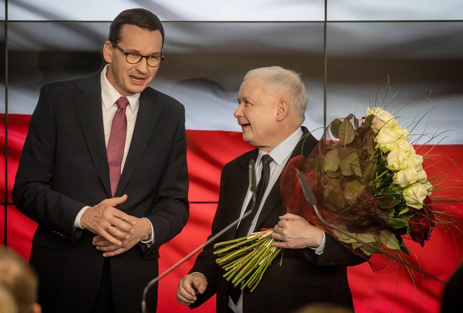 Vodja stranke PiS Jarosław Kaczyński (desno) in poljski premier Mateusz Morawiecki. Foto: Wojtek Radwanski/Afp