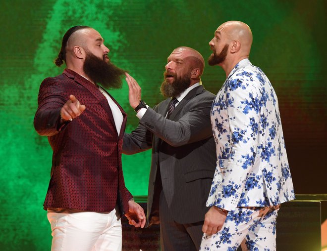 Tyson Fury (desno) se bo konec tega meseca spoprijel z&nbsp;Braunom Strowmanom (levo). FOTO: AFP