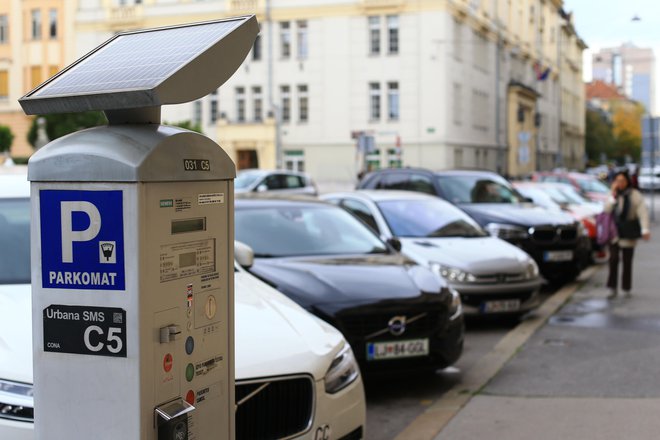 Izvedeli smo, da nameravajo uničiti 135 Siemensovih parkomatov, saj ti ne omogočajo posodobitve na nov način plačevanja parkirnine.&nbsp;FOTO: Tomi Lombar