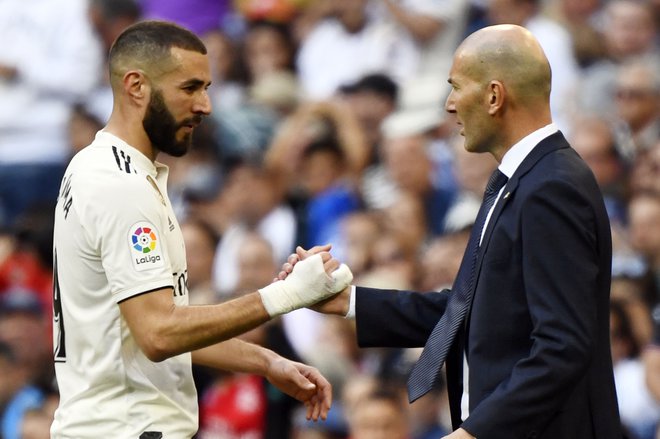 Realov adut Karim Benzema in trener Zinedine Zidane. FOTO: AFP