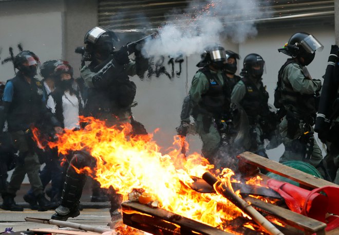 Peking meni, da so za proteste krive zunanje sile. FOTO: Tyrone Siu/Reuters