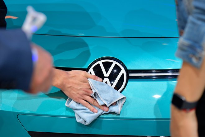 Volkswagen, Deutsche Bank, Bayer. Vsi ti velikani so se zadnja leta zapletli v svetovno odmevne škandale, ki so prispevali k padcu zaupanja v &raquo;narejeno v Nemčiji&laquo;. Poznavalci opozarjajo, da bi lahko trajalo desetletja, preden se bo to zaupanje spet povrnilo. FOTO: AFP