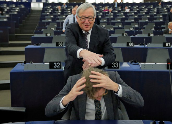 Malce šale na Junckerjev način tudi s pogajalcem Guyem Verhofstadtom