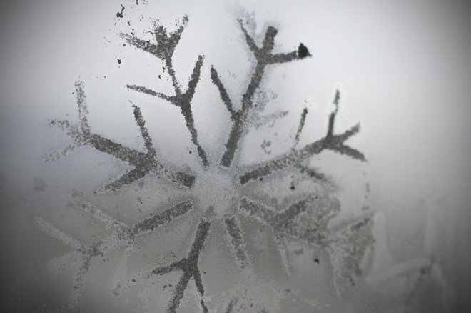 Med slovenskimi skladbami popdizajnerski božič decembra prehiti le <em>Bela snežinka </em>ansambla Veter, na silvestrovo pa Nipičev <em>Silvestrski poljub</em>.<br />
Foto Jure Eržen