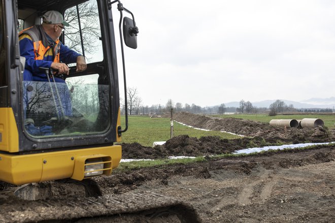 Oviranje gradnje kanalizacijskega kanala C0 je nasilje. FOTO: Voranc Vogel/Delo