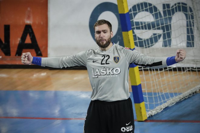 Klemen Ferlin bi lahko nasledil legendarne slovenske vratarje, kot so bili Rolando Pušnik, Beno Lapajne in Gorazd Škof. FOTO: Uroš Hočevar/Delo