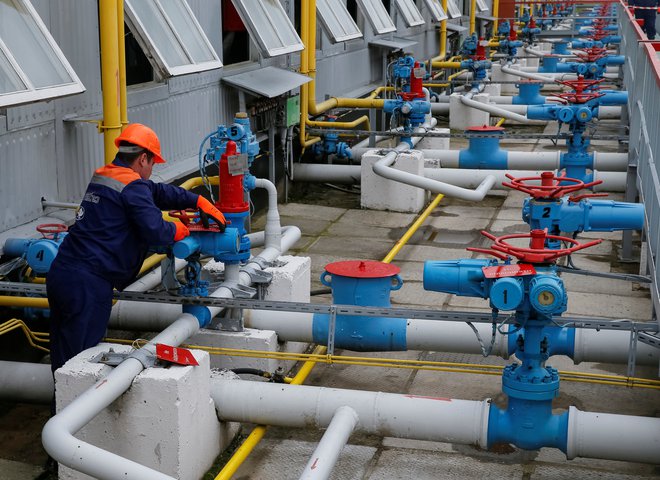 Ukrajina je doslej za tranzit ruskega plina dobivala na leto okoli tri milijarde dolarjev na leto. FOTO: Reuters