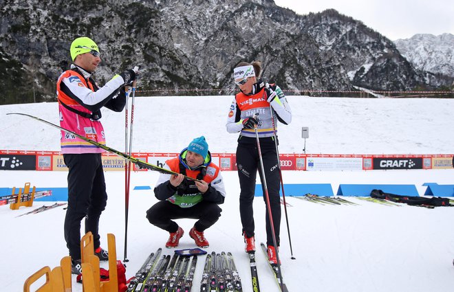 Nejc Brodar (levo), Marko Gracer in Vesna Fabjan so imeli v Planici polne roke dela. Foto Matej Družnik