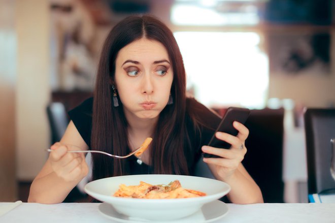 Da je zgodba še bolj zanimiva, se tudi pri različnih vrstah kroničnih bolezni, ki jih povezujemo z debelostjo, pojavljajo različne vrste mikrobov. FOTO: Shutterstock
