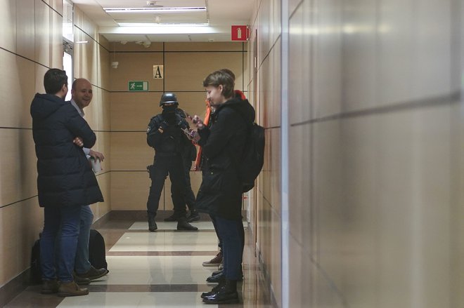 Preiskava naj bi bila povezana s članki o nezakonitih oboroženih skupinah na vzhodu Ukrajine. FOTO: Dimitar Dilkoff/AFP