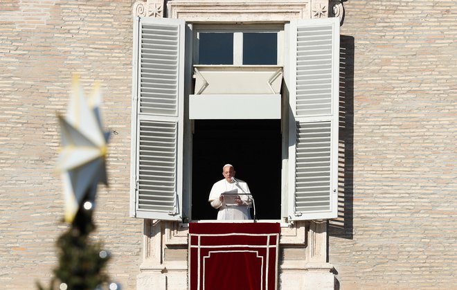 &raquo;Praznik prvega mučenca Štefana nas poziva, da se spomnimo vseh mučencev od včeraj in danes ter se čutimo z njimi v skupnem,&laquo; je dejal Frančišek. FOTO: Reuters