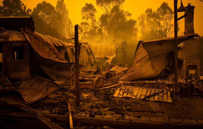 Uničeni so številni domovi. FOTO: Saeed Khan/Afp