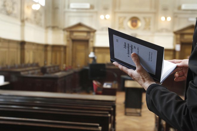 1 pobudo za uvedbo disciplinskega postopka je lani podal sodni svet (zaradi vedenja in ravnanja sodnika, ki je v nasprotju s sodniško neodvisnostjo ali s katerim se krši ugled sodniškega poklica)FOTO: Leon Vidic/Delo