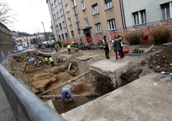 Na Erjavčevi arheologi niso našli tako bogatih izkopanin kot na Gosposvetski. FOTO: Mavric Pivk/Delo