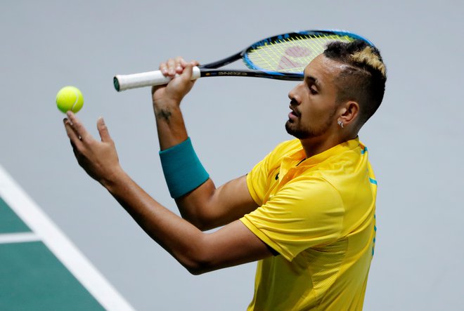 Nick Kyrgios v teniškem svetu velja tudi za enega od najbolj nešportnih igralcev, zdaj pa se je izkazal za moža, ki drugim rade volje pomaga v stiski. FOTO: Reuters