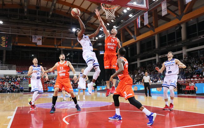 V Laktaših je Cedevita Olimpija zmagala šele po 50 minutah igre. Foto ABA