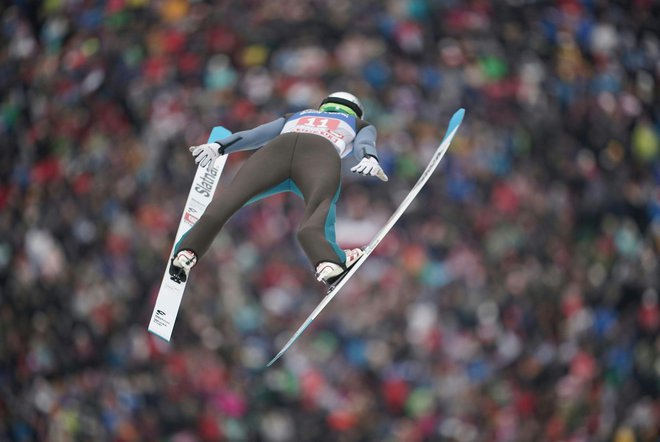 Domen Prevc v finalni seriji. FOTO: Georg Hochmuth/Afp