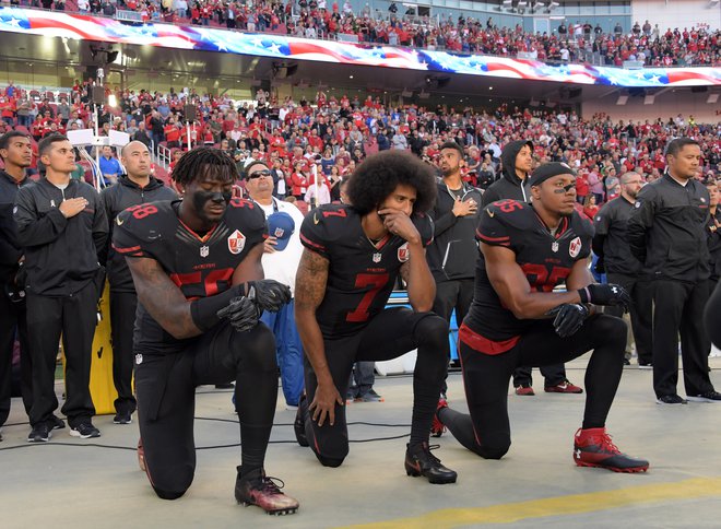 Nekdanji podajalec moštva San Francisco 49ers je v preteklosti razburjal s klečanjem ob igranju ameriške himne na tekmah lige poklicnega nogometa NFL. Foto Usa Today Sports