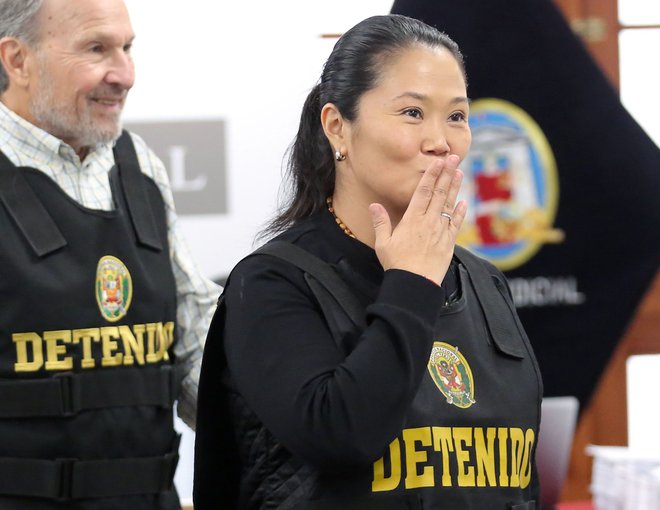 Voditeljica perujske opozicije Keiko Fujimori se otepa obtožb o koruptivnem ravnanju. FOTO: Luka Gonzales/AFP