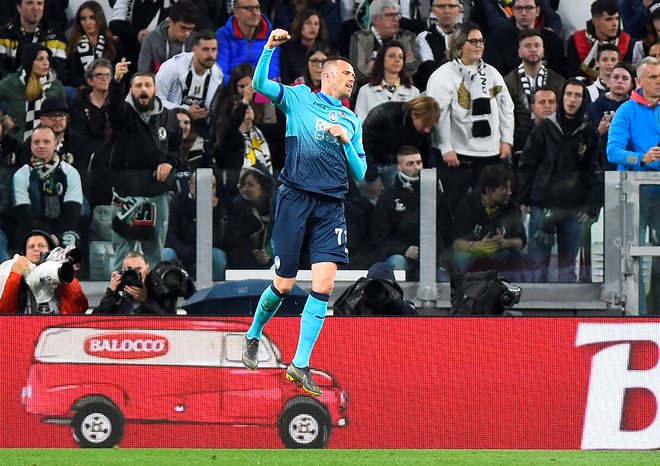 Josip Iličić je minulo leto končal z dvema goloma, novo je začel z dvema. Od mejnika sto golov v serie A ga loči le še 19 golov. FOTO: Reuters