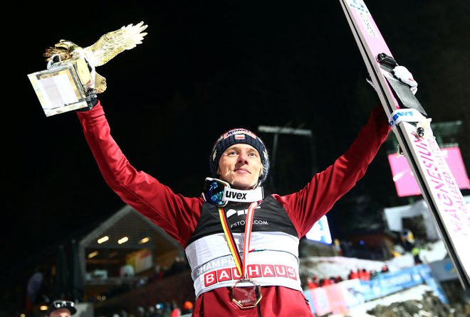 Dawid Kubacki je postal tretji Poljak s prestižno lovoriko zlatega orla. FOTO: Reuters