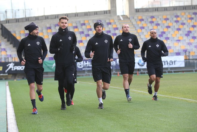 &raquo;Ni potrebe po okrepitvah, na voljo imamo 28 nogometašev. Igralski kader je treba zmanjšati,&laquo; je povedal športni direktor NK Maribor Zlatko Zahović. FOTO: Tadej Regent/Delo