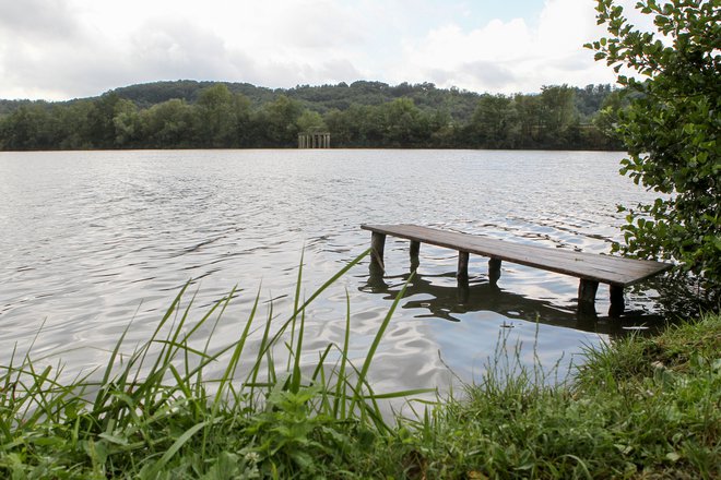 Akumulacija se napaja iz več manjših vodotokov v povirju vodotoka Vogršček, predvsem v jesenskem in zimskem obdobju, ko so pretoki največji. FOTO: Marko Feist 