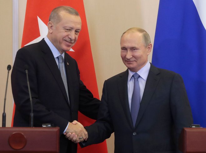 Nekateri analitiki že napovedujejo, kako bosta Putin in Erdoğan tudi libijsko norišnico poskušala rešiti po &raquo;sirskem receptu&laquo;. FOTO: Sergei Chirikov/AFP