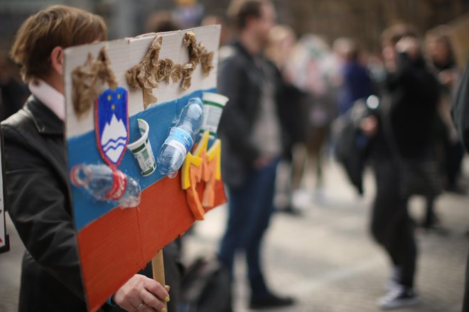 Pogovori o podnebju so zaznamovali številna poročanja medijev in vsakodnevne pogovore ljudi, a še vedno nismo nič bliže rešitvam. FOTO: Jure Eržen/Delo