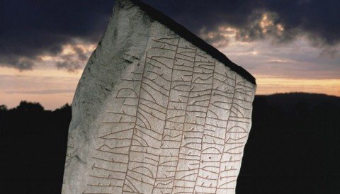 Spomenik Rök na Švedskem vsebuje najdaljši zapis v runah na svetu. FOTO: Sciencenordic