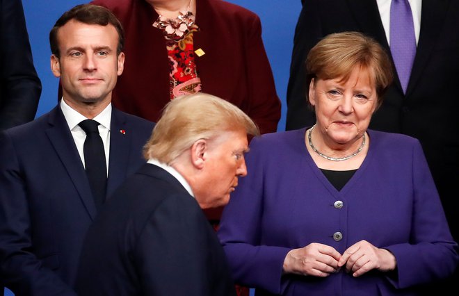 Francoski predsednik Emmanuel Macron, nemška kanclerka Angela Merkel in ameriški predsednik Donald Trump med lanskim vrhom Nata v Londonu. Foto Christian Hartmann/Afp