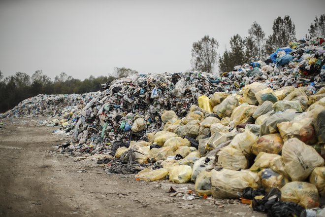 Odsotnost stabilne družbene organizacije je statistično gledano poglavitni vir trpljenja in smrti ljudi. FOTO: Uroš Hočevar/Delo