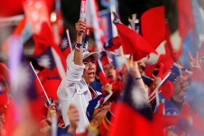 Približno 19,5 milijona tajvanskih volivcev bo danes izbiralo predsednika in člane parlamenta. FOTO: Reuters