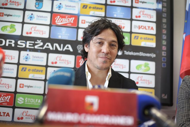 Mauro German Camoranesi se je predstavil slovenski javnosti v všečnem slogu. FOTO: Leon Vidic/Delo